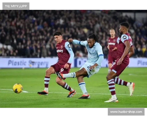 英格兰足球超级联赛：伯恩茅斯中场比林头球破门